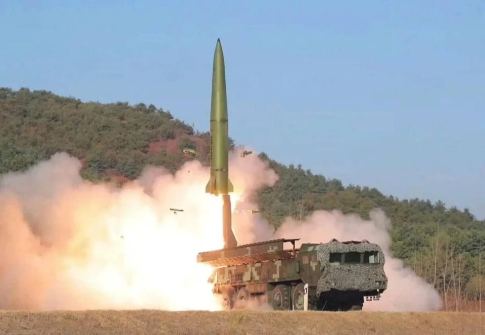 北韓發射 KN-23 的導彈車，俄國輸出技術改良了北韓導彈的精準度。 圖：翻攝自 騰訊新聞 「零度」軍武評論