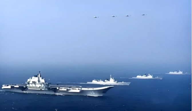 解放軍航母編隊。 圖 : 翻攝自包明說