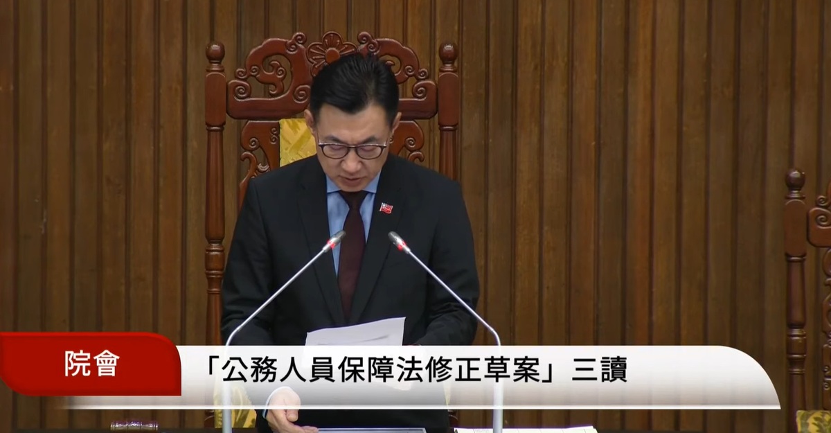 立法院副院長江啟臣今三讀通過《公務人員保障法》部分條文修正案。 圖：擷取自國會頻道