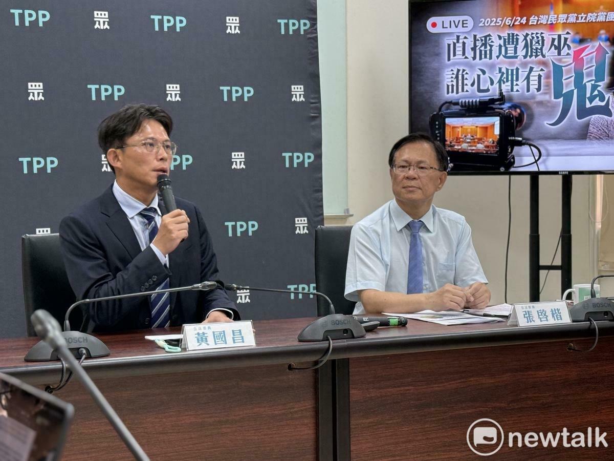 民眾黨團總召黃國昌（左）、黨團副總召張啓楷（右）。 圖：周煊惠 / 攝