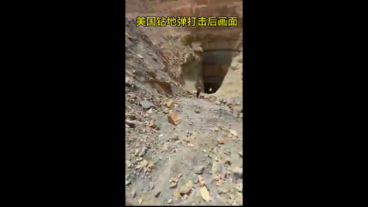 有伊朗民眾在社群平台上發布疑似攻擊後現場畫面，可見巨大彈坑中央形成一處水坑，足見破壞力驚人。 圖：翻攝自影片