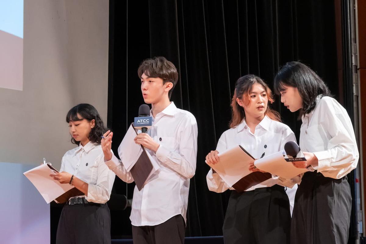 「Espresso」團隊透過簡報與評審問答，深入闡述提案內容與具體規劃。 圖：中山醫大/提供