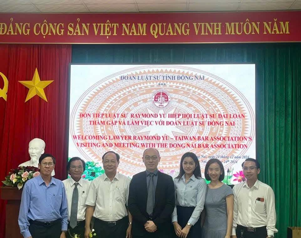 2024年越南同奈律師會邀請俞伯璋(中)參與座談，討論台商投資佈局規劃。  圖：孫家銘翻攝