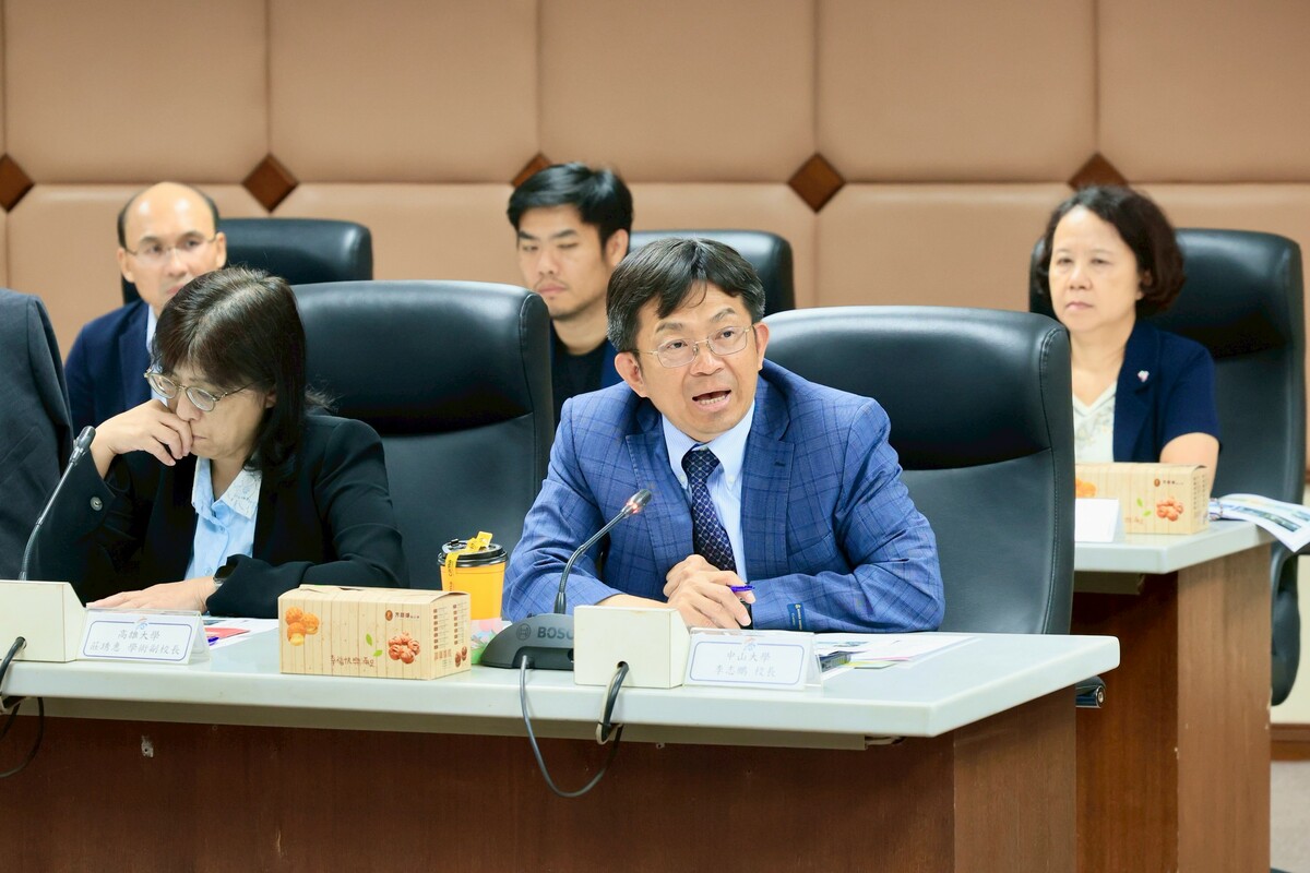 出席校長針對AI師資、人才的認證、培力交換意見。 圖：高雄市政府/提供