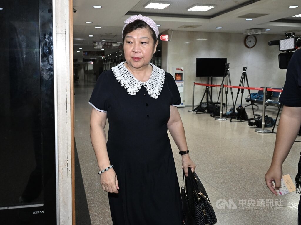 北檢偵辦民進黨新北市議員陳乃瑜罷免案疑涉偽造提議書案，國民黨立委羅明才新店服務處繆姓主任（圖）24日晚間移送北檢複訊，25日凌晨遭聲押。中央社記者徐肇昌攝 114年6月24日