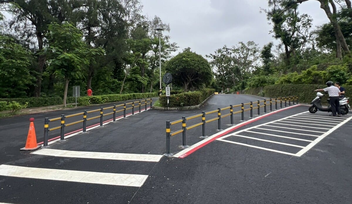 風景區內西岸道路人車分流。 圖：高雄市工務局/提供