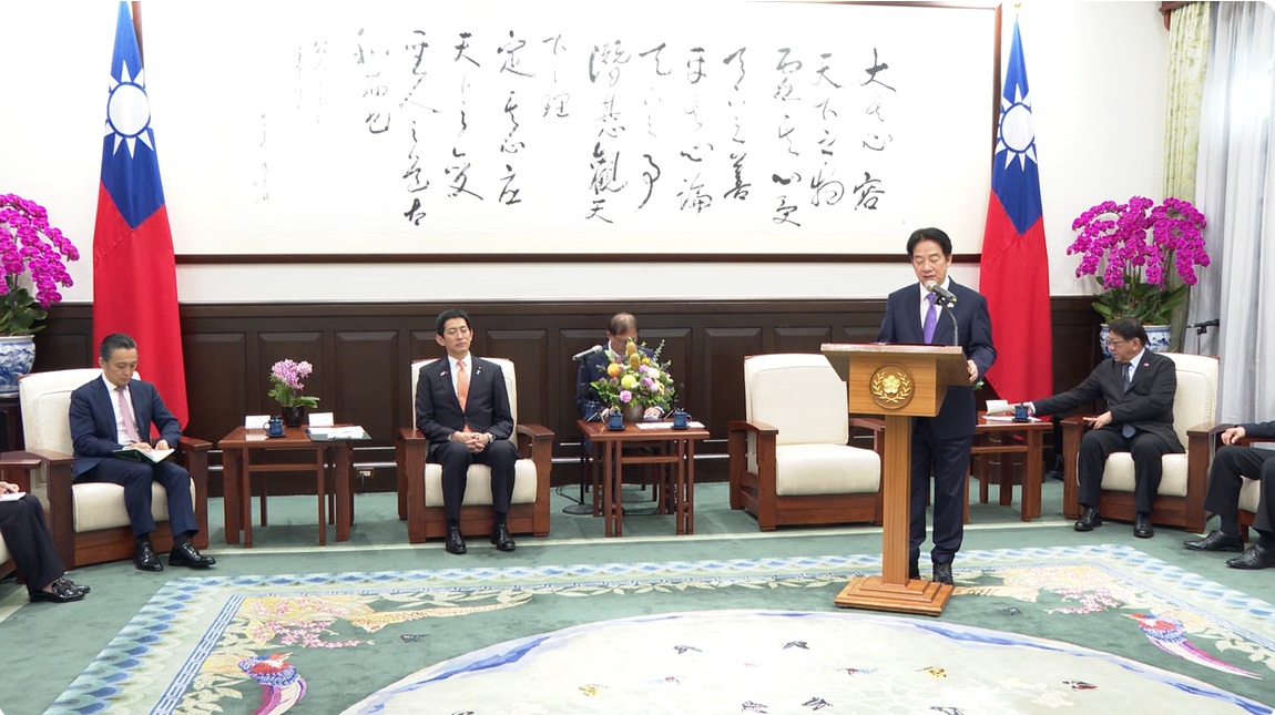 總統賴清德25日下午接見日本前經濟安全保障擔當大臣小林鷹之眾議員。 圖：截取自總統府發布影片