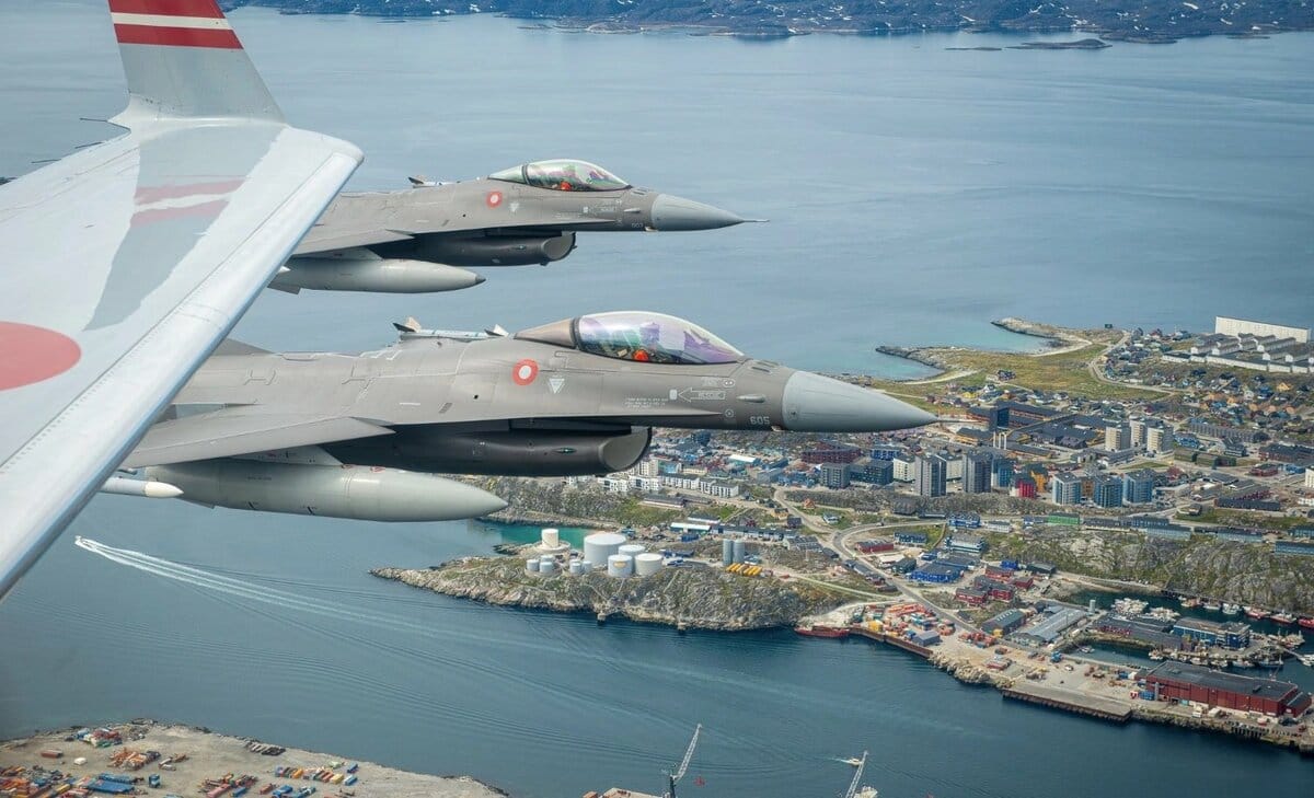 丹麥目前已向「格陵蘭」部署 F-16 戰機。 圖：擷取自 Rainbow7852