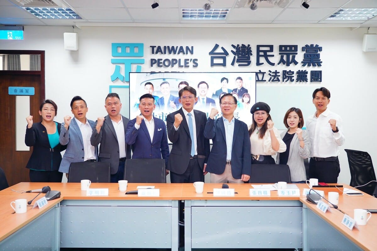 台北市議會議長戴錫欽今率隊拜會民眾黨主席兼黨團總召黃國昌與多位黨籍立委、黨籍議員。 圖：民眾黨 / 提供