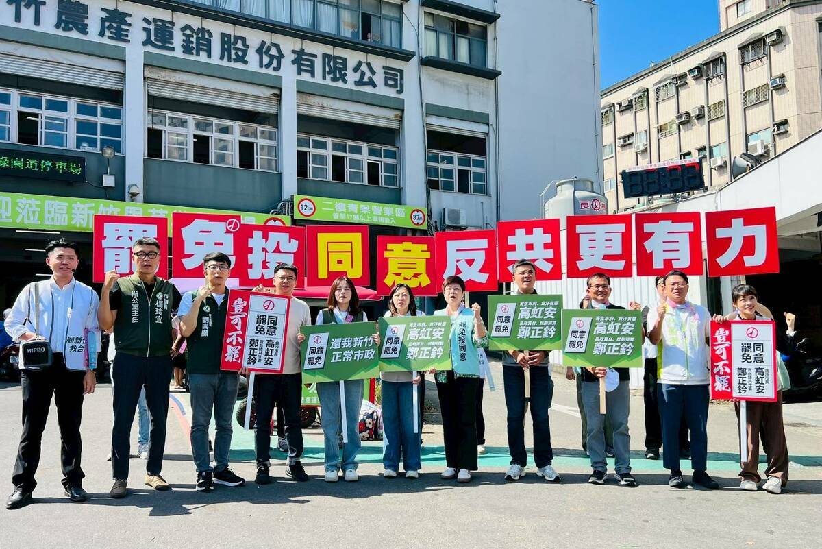 民進黨新竹市議會黨團與罷團發言人林志潔今（27）早前往新竹果菜市場，號召市民「兩票都同意」，下架市長高虹安及立委鄭正鈐，讓「新竹市政重開機」！ 圖：林志潔提供