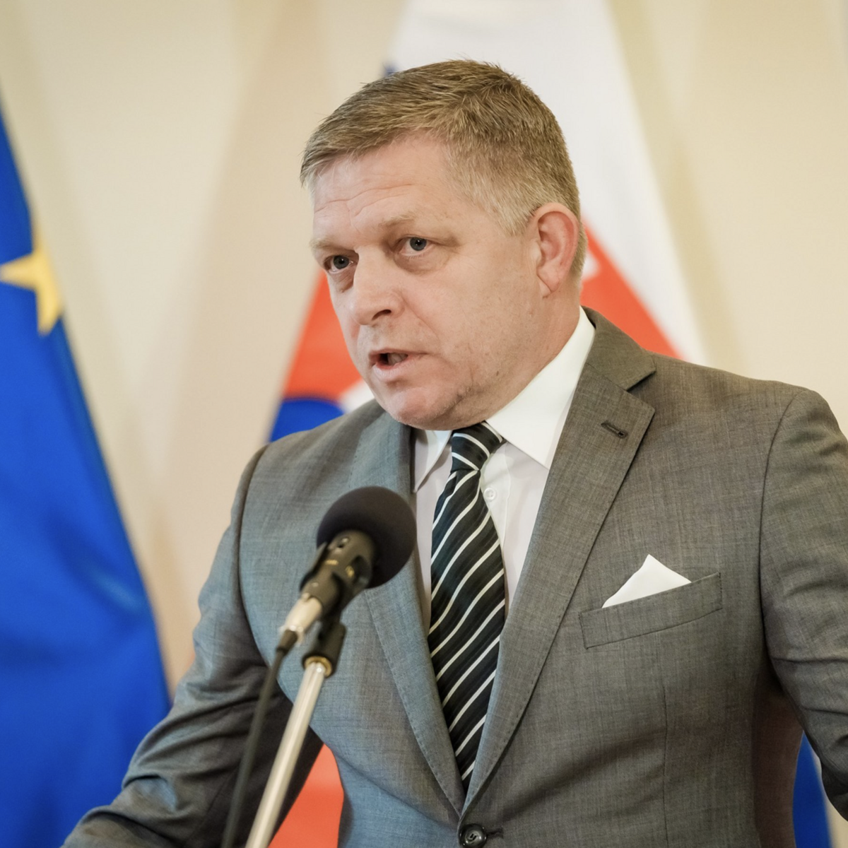 斯洛伐克總理菲佐（Robert Fico）要求延後「對俄第 18 輪制裁」表決。 圖：擷取自「斯洛伐克總理菲佐（Robert Fico）」的 X