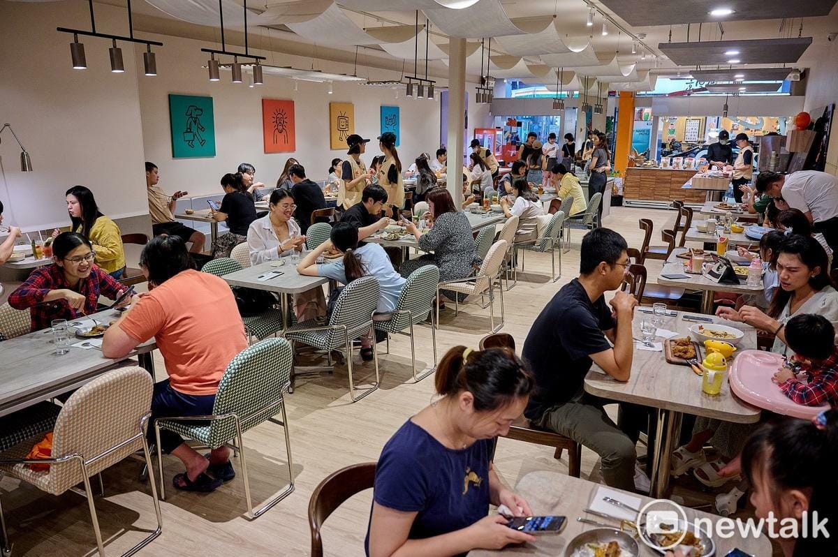 HUN混高工店開幕首日即高朋滿座。 圖：唐復年/攝