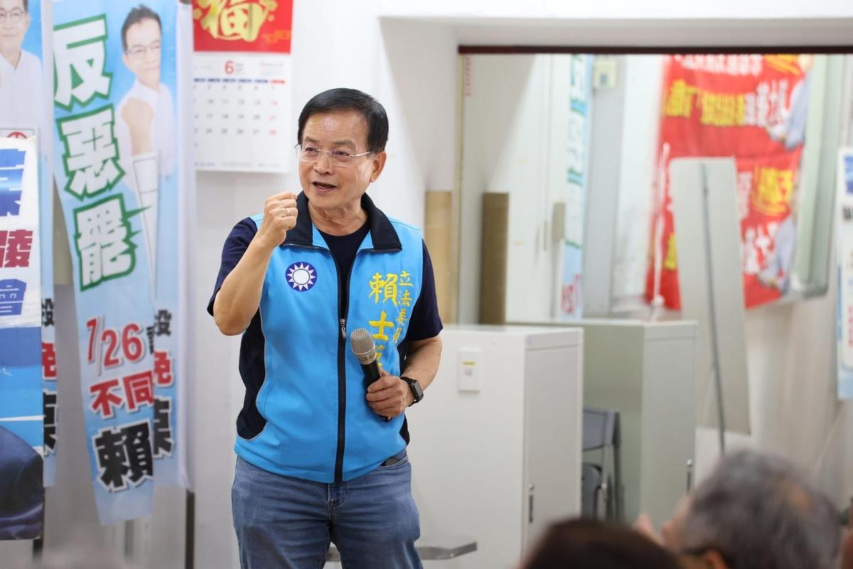 國民黨立委賴士葆直言，中國「完全不了解台灣」，最好保持沉默，不要介入大罷免。 圖：翻攝自 賴士葆 FB