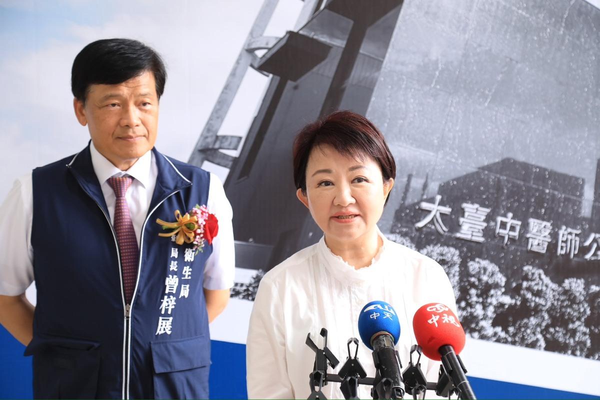 盧秀燕同時預告：「距離罷免的投票時間只剩一個月左右，我的行程排得蠻多，因為不只是台中市，全國優質的立委都應該讓他們繼續留在立法院，所以我後面的行程都有排，尤其19號黃金週，台中會舉行聯合大造勢，歡迎大家一起來參加。」 圖：台中市政府/提供