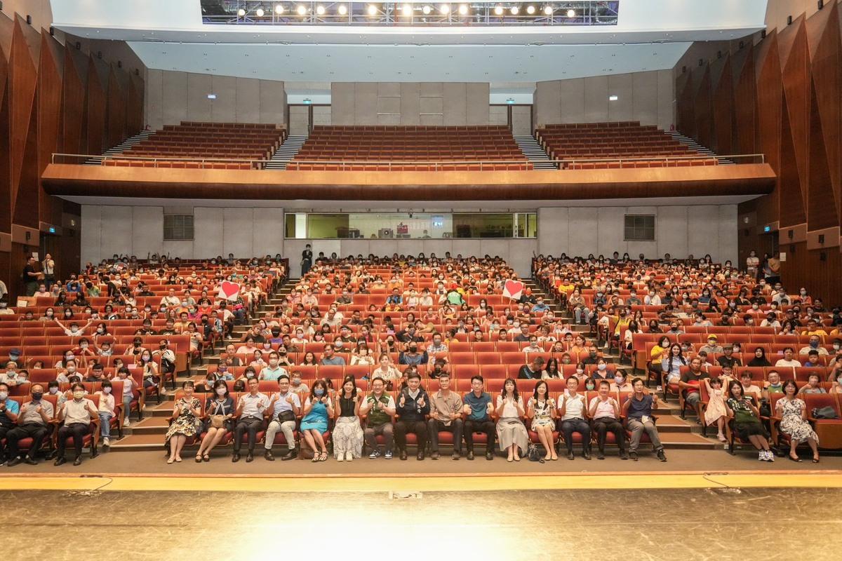高雄市新世代教育基金會「114年度優秀學生獎助學金頒獎典禮」。 圖：賴瑞隆辦公室/提供