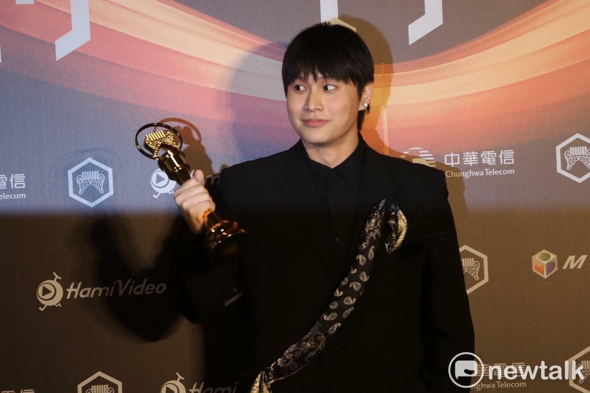 金曲獎台語歌王陳以恆在發表得獎感言時，興奮表示「台灣獨立音樂萬歲」，由於斷句沒有斷好，引發外界猜測陳以恆背後真正的含義。 圖：許斯婷／攝