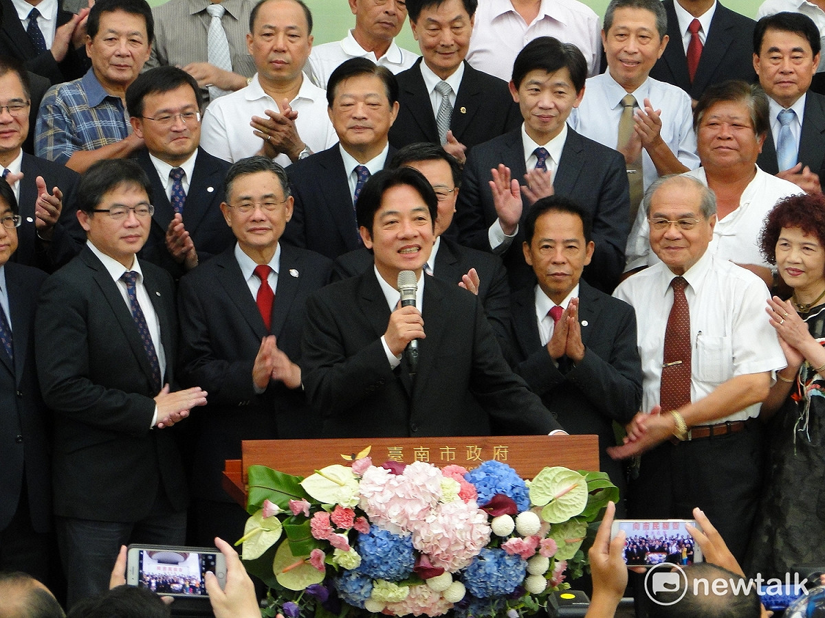 北上接任閣揆前，台南市長賴清德以「愛與感激」為題，向市民報告他對市府同仁、市民的感恩之心和6年來的重大政績。 圖 : 黃博郎/攝