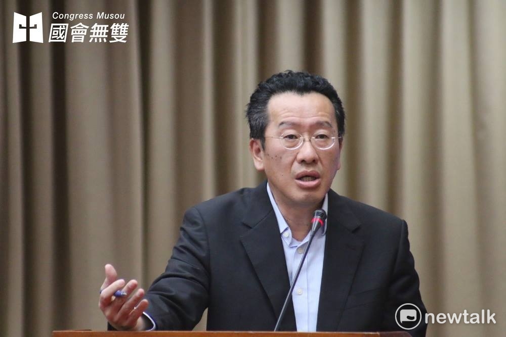 金管會主委顧立雄今天表示，永豐金前財務長張晉源及副總經理王幗英的舉報內容，確實揭露永豐金相關弊案，兩人為吹哨者無誤，要求永豐金妥適處理，不能有不公平的對待。 圖：新頭殼資料照片