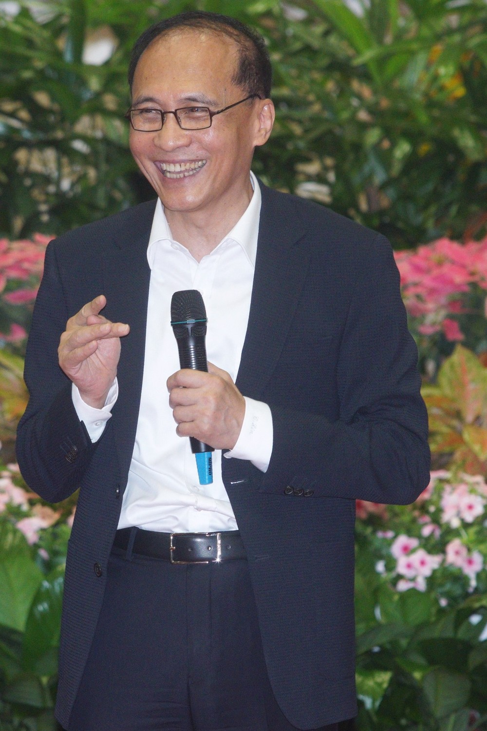 即將在畢業的行政院長林全心情寫在臉上，他說迫不急待的想體驗老人卡的滋味。 圖：常日豪/攝