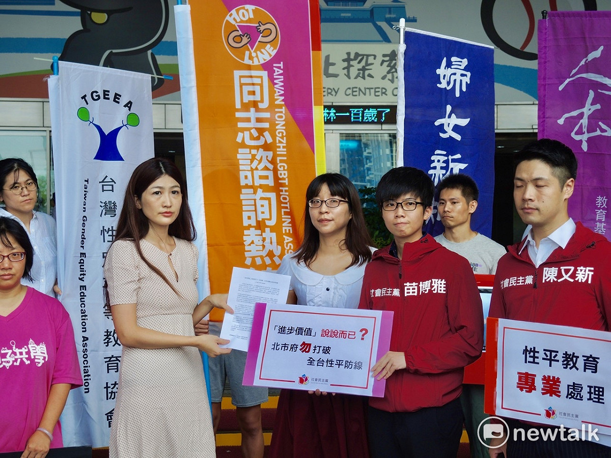 針對台北市政府8日將召開性平會，北市府教育局擬提案要求將家長席次從23席中的1席提高至4席，北市府官員也出面回應。 圖：黃韋銓/攝