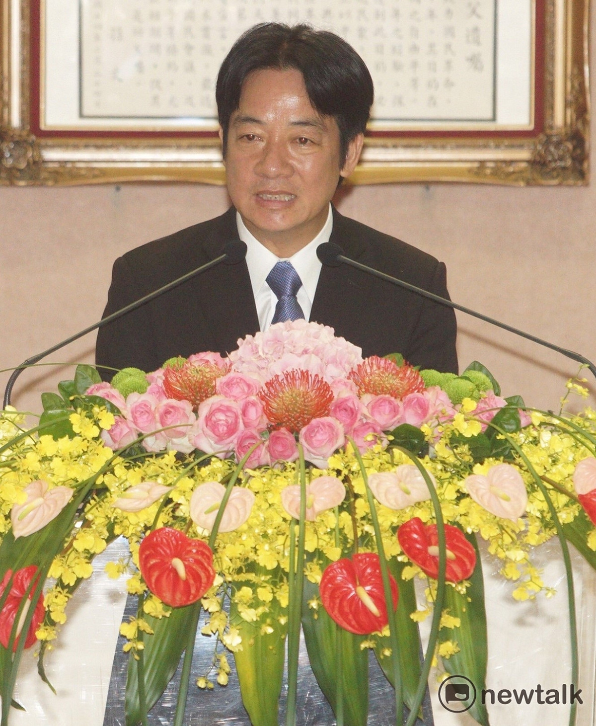 新閣揆賴清德今(8)天在交接典禮上表示，身為行政院長，負責推動國家政務，主要的責任在建設國家，發展經濟，造福人民，並不是為了下一場選舉。 圖：常日豪/攝