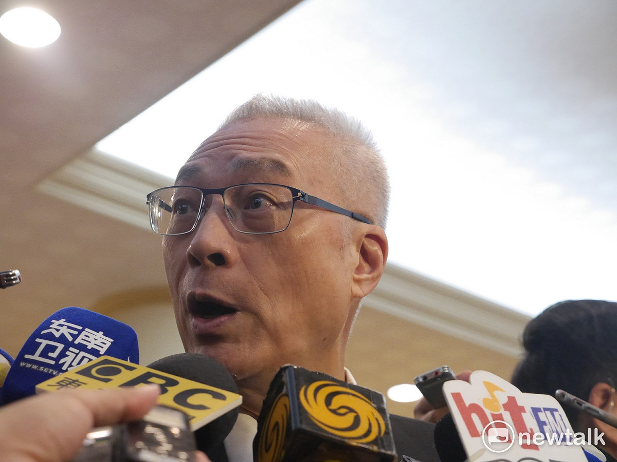 吳敦義認為中央委員選舉的選制是複數投票，一人可以投105票，朋友之間互相拉票，只要不涉及金錢，都是很正常的事。 圖：趙婉淳／攝