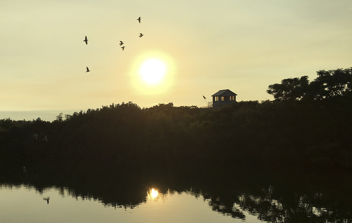 觀夕平台、漁光島的沙灘，是欣賞南台灣最美日落景緻的好去處。 張大魯/攝影