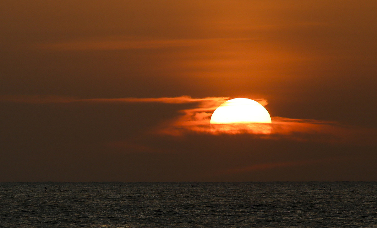 觀夕平台、漁光島的沙灘，是欣賞南台灣最美日落景緻的好去處。 張大魯/攝影