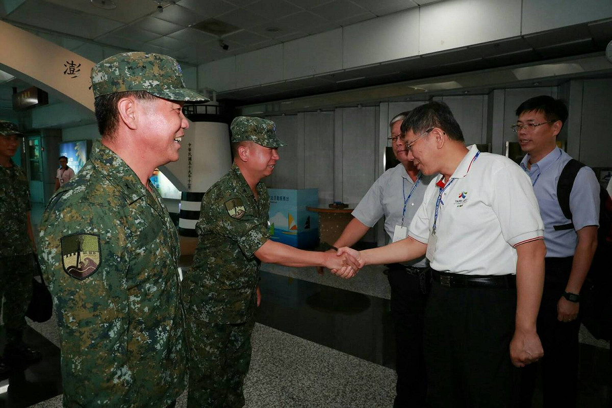 台北市長柯文哲赴澎湖勞軍，首度參觀陸海空三軍，引發外界聯想。 圖：台北市政府 / 提供