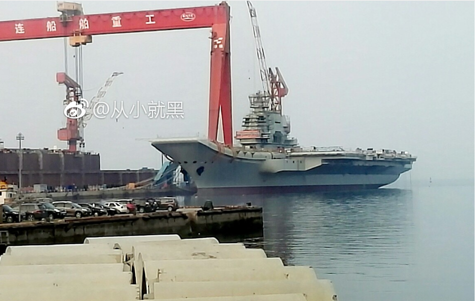 軍事迷上傳照片，指出中國首艘自製002型航母疑似開始武裝。 翻拍自新浪軍事網