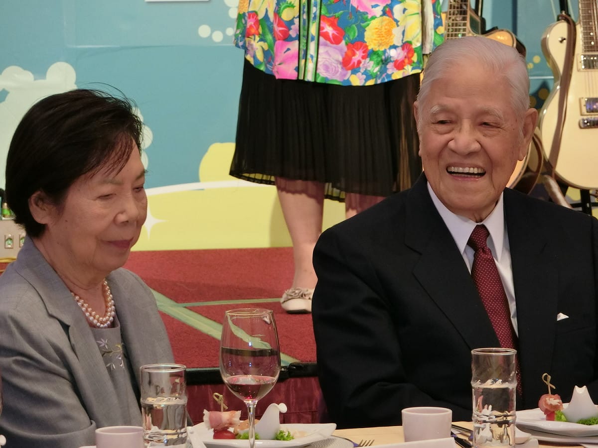 今年夫人曾文惠也陪同李登輝一起參加募款餐會。 圖：李書璇/攝（資料照片）