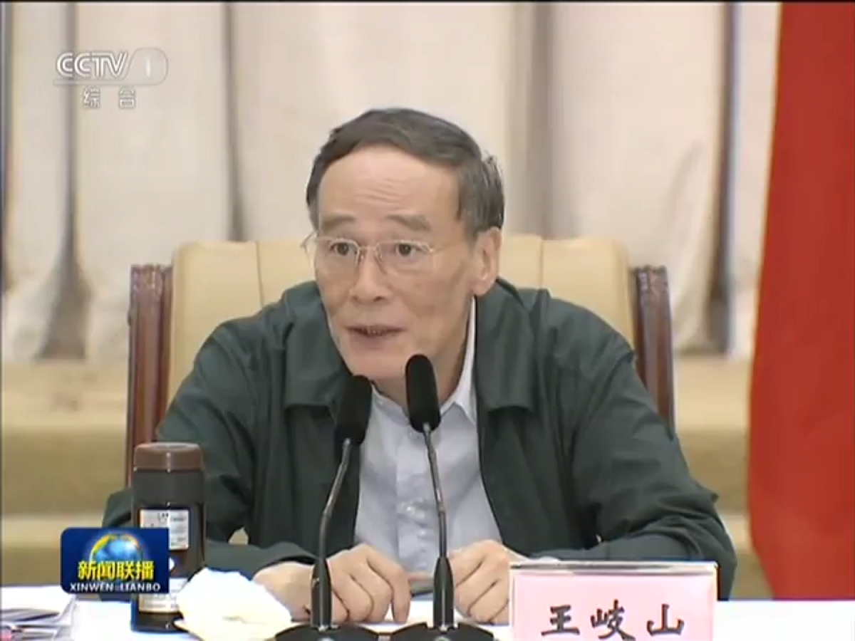 王岐山即將卸下中紀委書記和政治局常委、委員職務，功成身退。圖為中紀委全體會議中，王岐山總結過去五年反貪污成果。 圖：翻攝自央視資料畫面