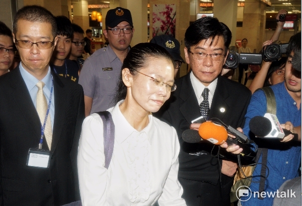 李凈瑜緊閉雙唇，婉拒媒體的任何提問。 圖：常日豪/攝