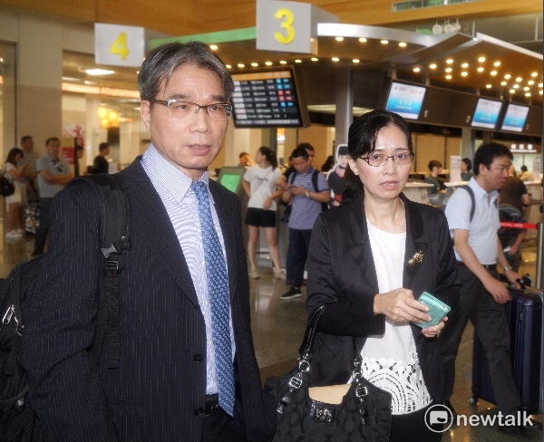 海基會科長林淑敏（右）、代科長王振炯陪同李凈瑜前往中國岳陽市。 圖：常日豪/攝