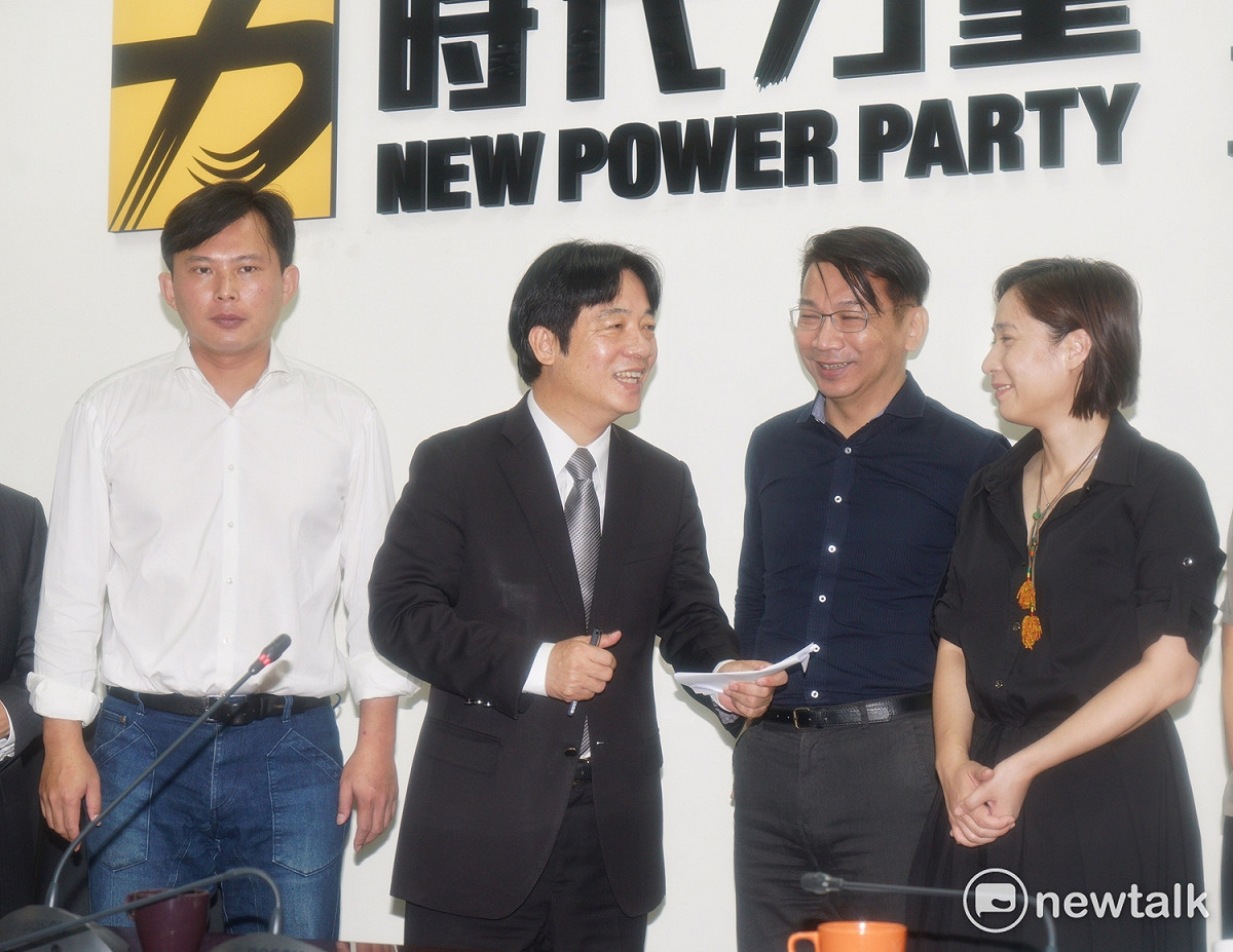 行政院長賴清德11日表示，邀請顧立雄擔任金管會主委，是要「興利除弊」，現今許多金融產業或資本問題出自於現有法規綁住，若不作調整、綁手綁腳，台灣經濟將出現障礙，「所以我希望金融業朋友了解到這點，顧主委是來幫忙大家、幫忙產業。」 圖：常日豪/攝