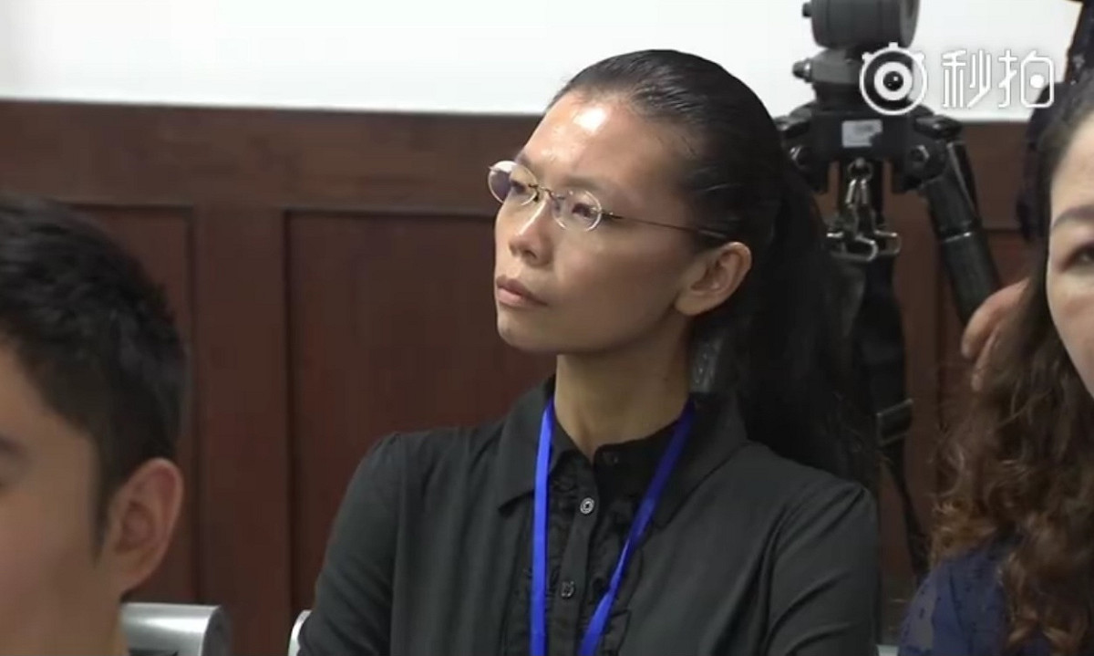 李明哲妻子李凈瑜11日出席湖南省岳陽市中級人民法院審理李明哲案。 圖：翻拍自微博