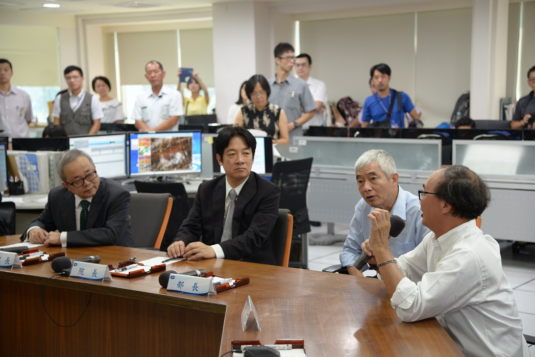 行政院院長賴清德11日視察中央氣象局。 圖：行政院/提供