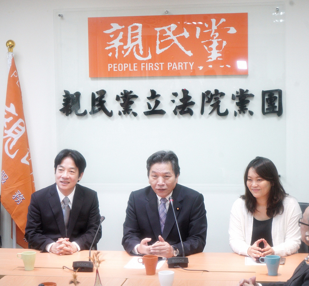 賴清德上午偕同行政院副院長施俊吉、秘書長卓榮泰與發言人徐國勇拜會親民黨立法院黨團。 圖：常日豪/攝