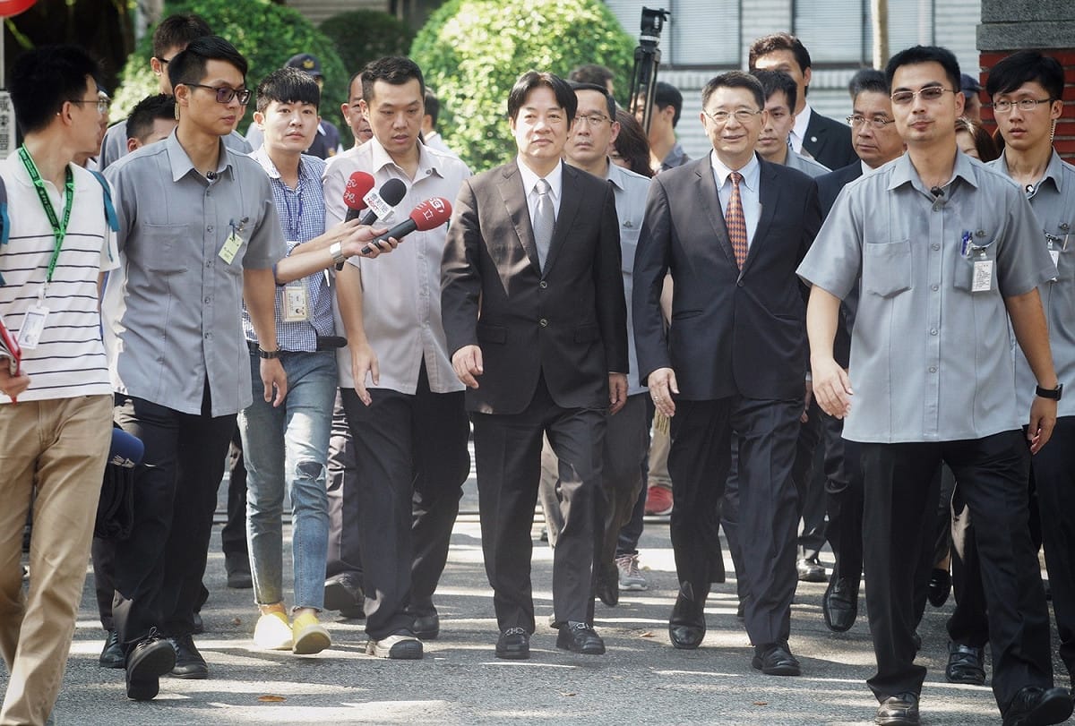 賴清德上午偕同行政院副院長施俊吉、秘書長卓榮泰與發言人徐國勇拜會親民黨立法院黨團。 圖：常日豪/攝
