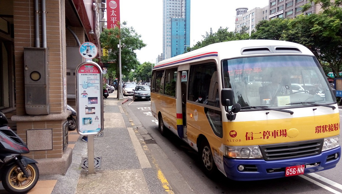 例假日較沒有停車位時，民眾也可多加利用接駁車。 圖：基隆市政府 / 提供