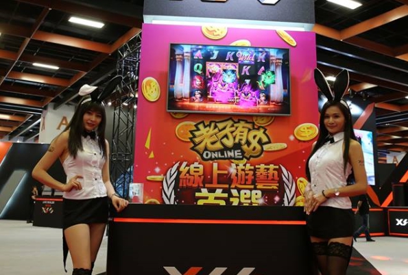 向上國際經營國內知名線上博弈遊戲「老子有錢Online」。 圖：向上國際臉書