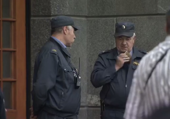 警方在火車站附近進行疏散與維安工作。 圖：翻攝Russia Today網站