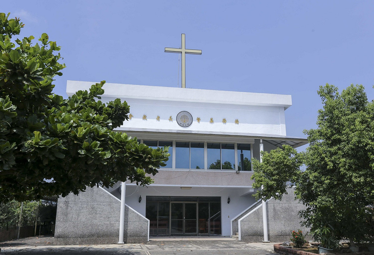 現在的楠西長老教會除了服務百餘位教友外，也服務鄉內下課後的孩童，由黃茂全牧師與牧師娘呂莉莉親自教授。 圖：張大魯／攝