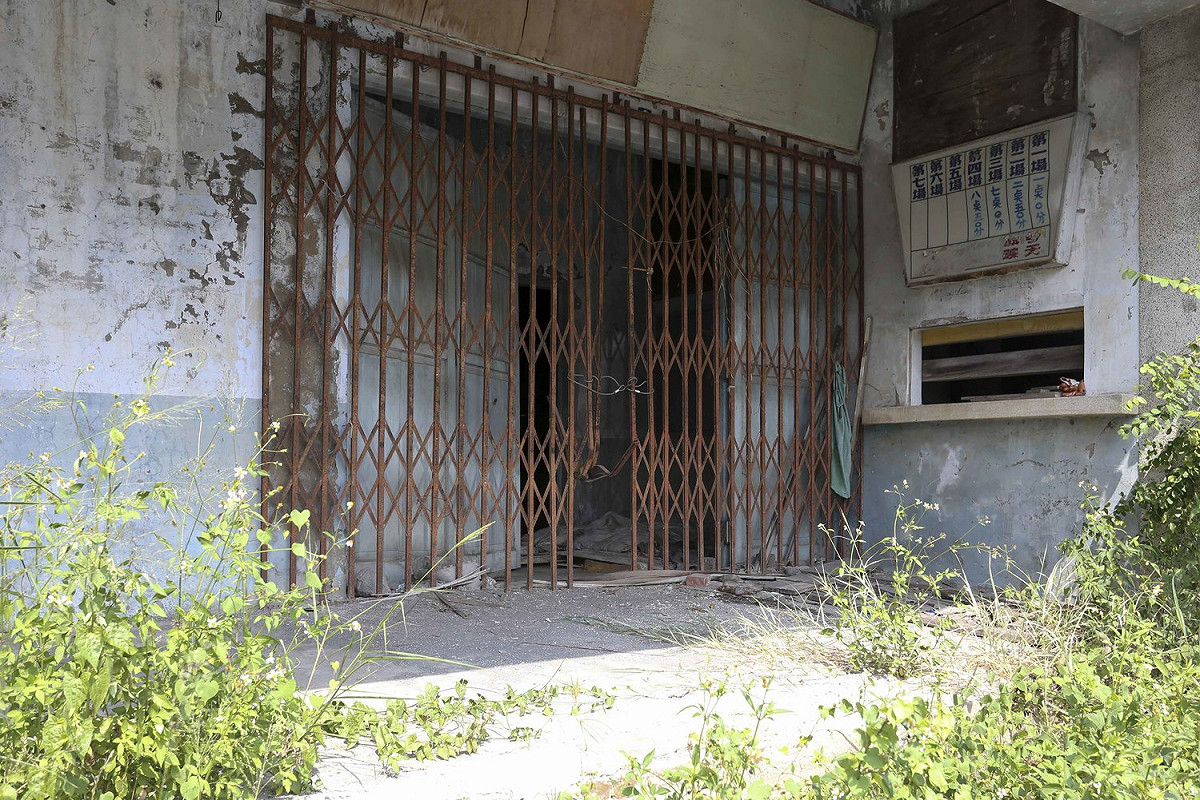 在興建曾文水庫時，有大批勞工進駐，當年電影是最好的娛樂，但楠西目前人口數減少，戲院也走入歷史。 圖：張大魯／攝