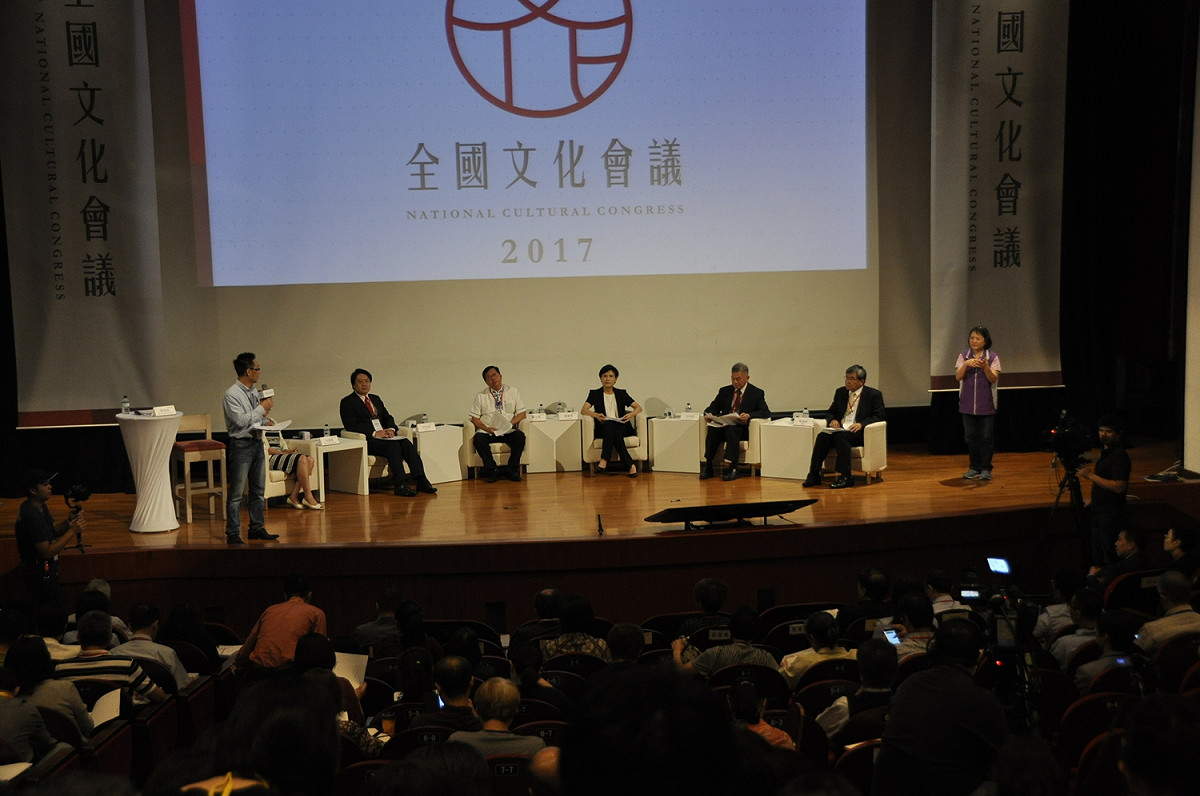 全國文化會議中，文化部長鄭麗君承諾文資審議走向公開透明化。文資法公民行動陣線呼籲文化部不要只做半套。 圖：陳香蘭/攝