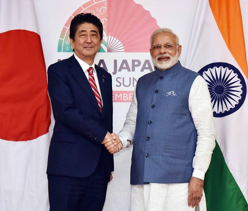 日本首相安倍晉三（左）訪印行程，受到印度總理莫迪高規格歡迎，二度在自己的家鄉古吉拉特邦接待安倍。 圖：翻攝莫迪臉書