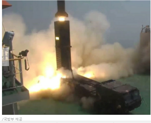 韓國媒體「chosun.com」報導，韓國幾乎與朝鮮同時，也在15日清晨發射玄武2型飛彈。 圖：南韓國防部提供