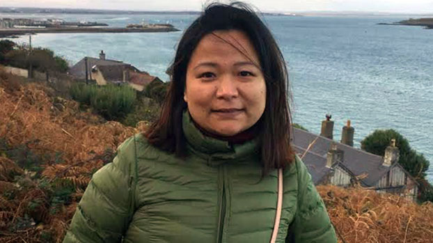 由於出境禁令，兩年前被拘留的五名女權活動人士中的武嶸嶸，將不可能前往香港一所大學攻讀法律學位。有活動人士表示，禁止她10年不許離境，已打破了此類案件中單一禁令的最長時限紀錄。 圖：翻攝自「自由亞洲電台」（RFA）網站