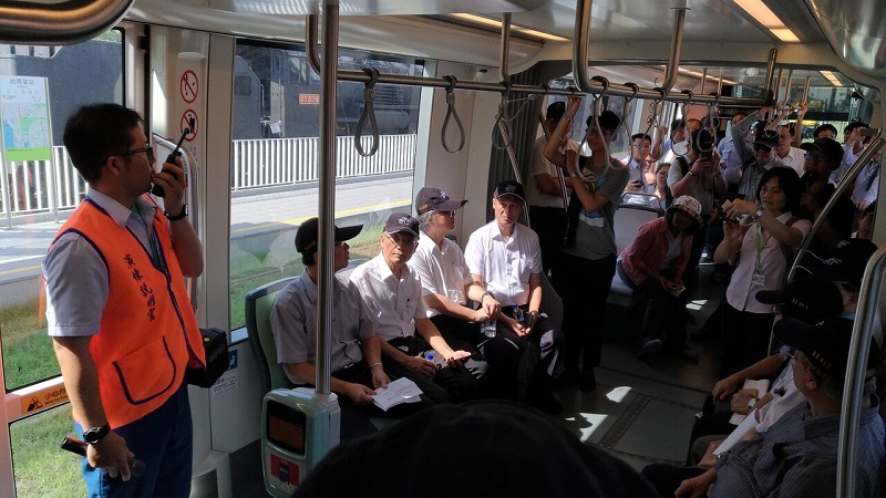 交通部路政司長陳文瑞今（15）日率員南下進行高雄環狀輕軌第一階段最後一哩路C12站至C14履勘。 圖：交通部/提供