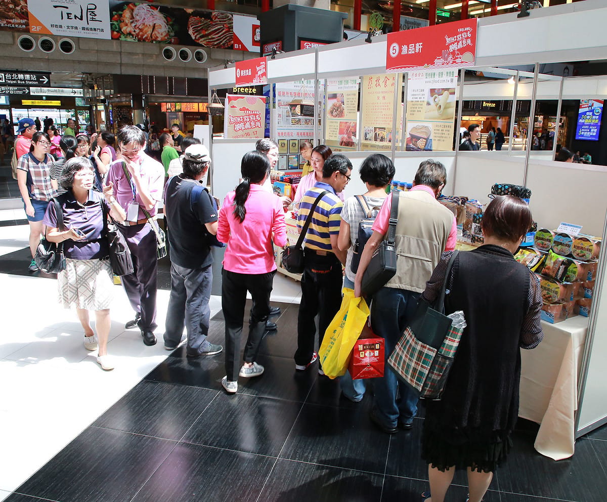 展售會場上人潮絡繹不絕。 圖：基隆市政府/提供